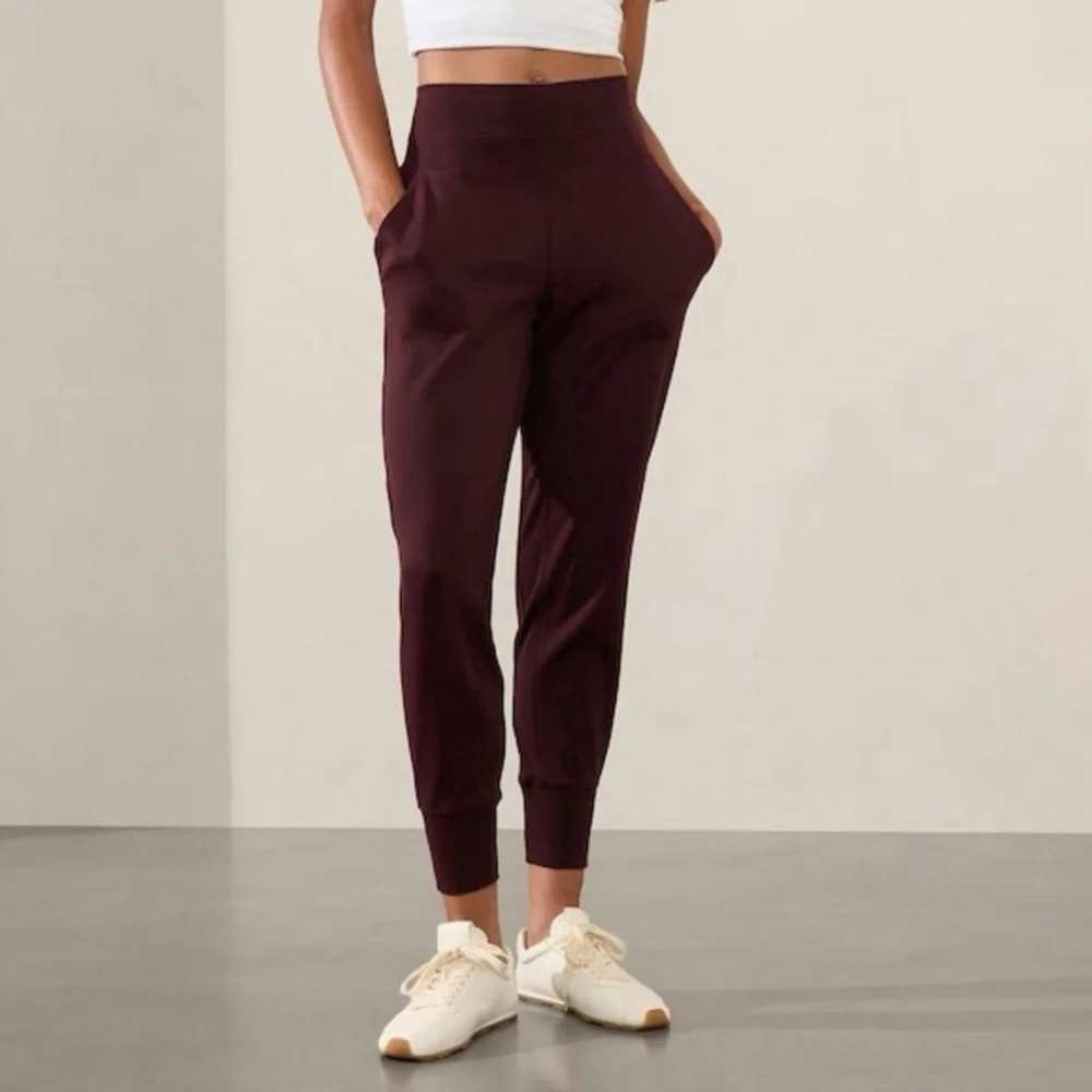 Athleta Venice Jogger Pants Women's Large Petite Spiced Cabernet Athleisure WT